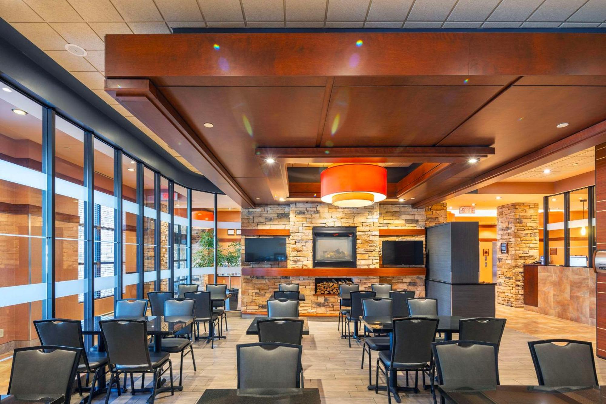 Quality Inn & Suites Lévis Eksteriør bilde